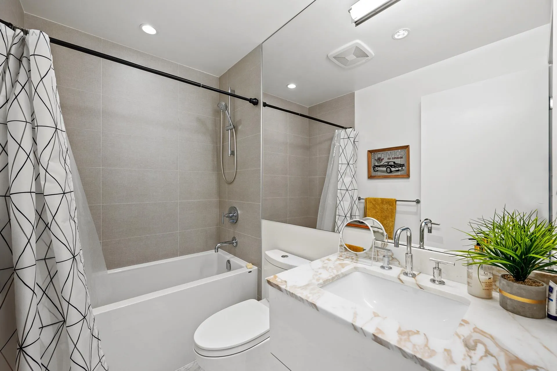 1305 1501 Foster Street