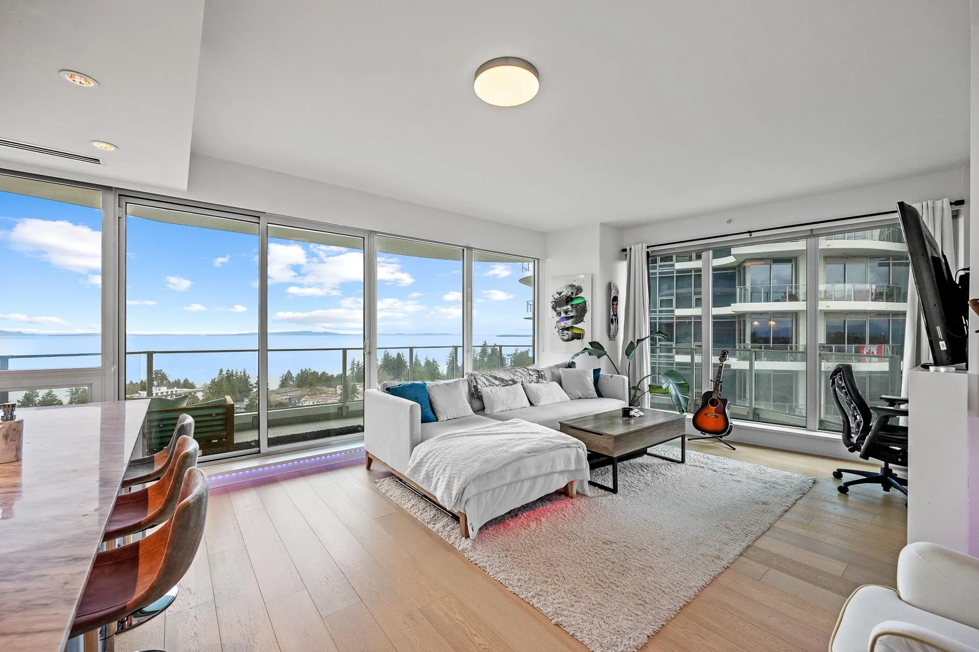1305 1501 Foster Street
