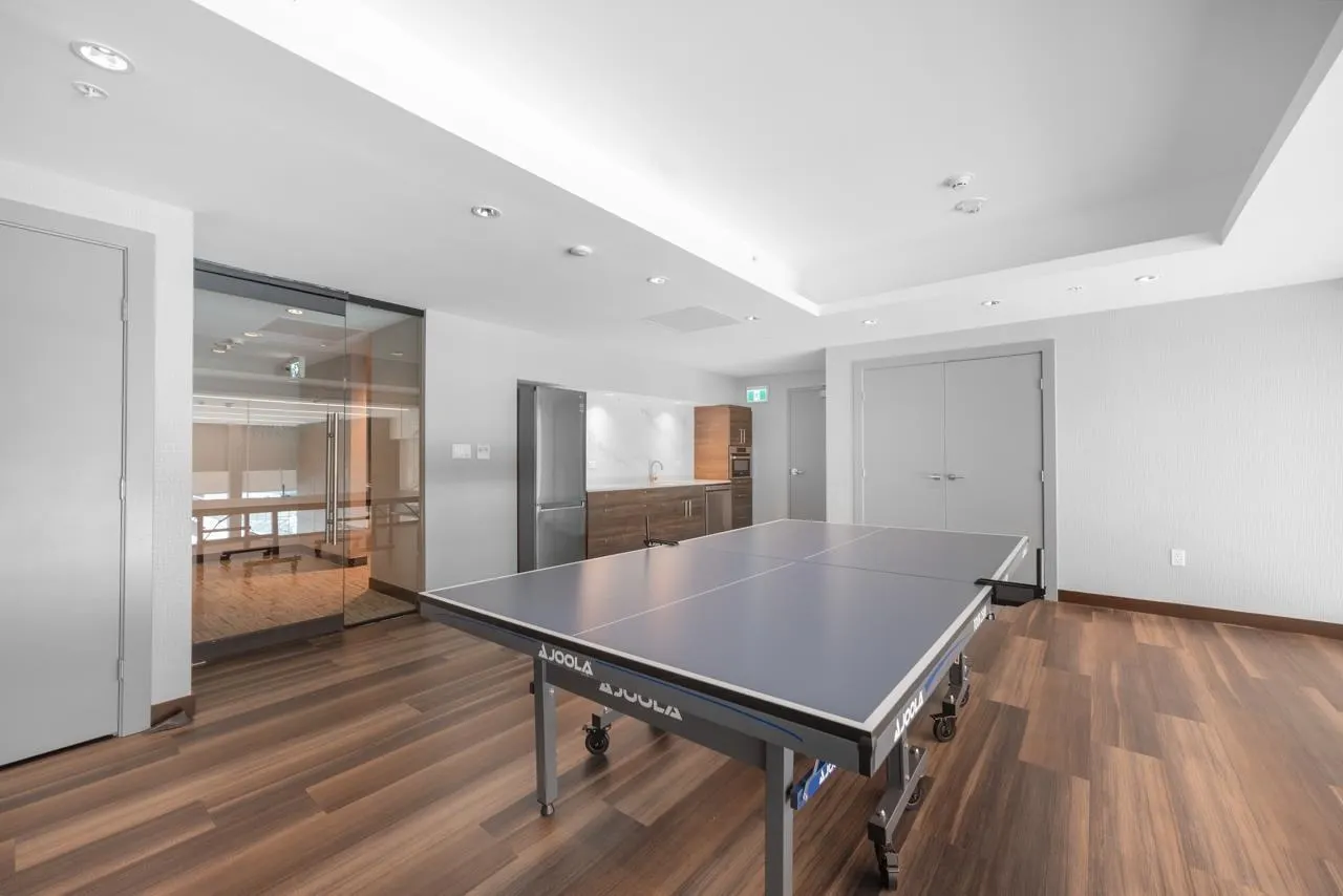 1305 1501 Foster Street