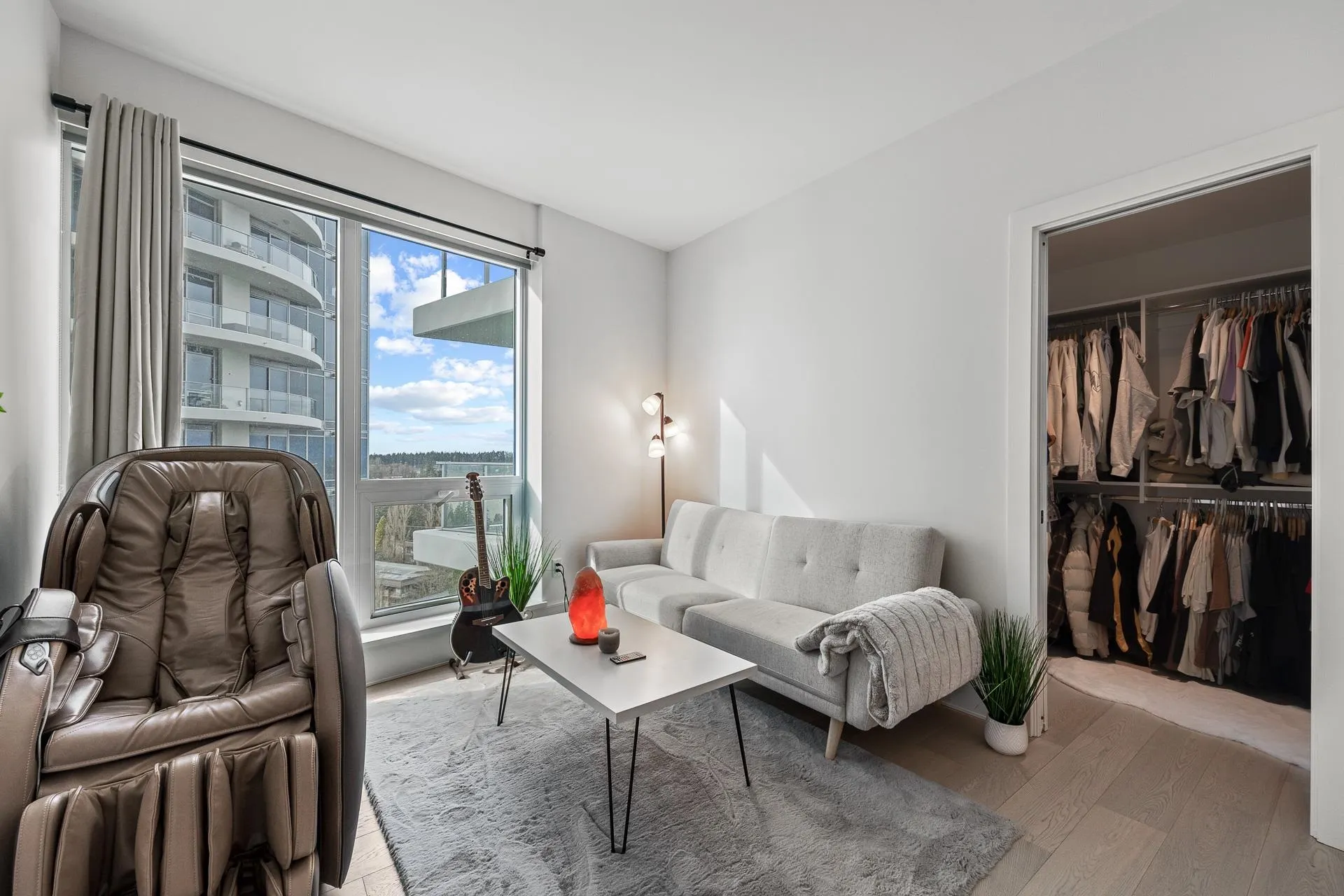 1305 1501 Foster Street