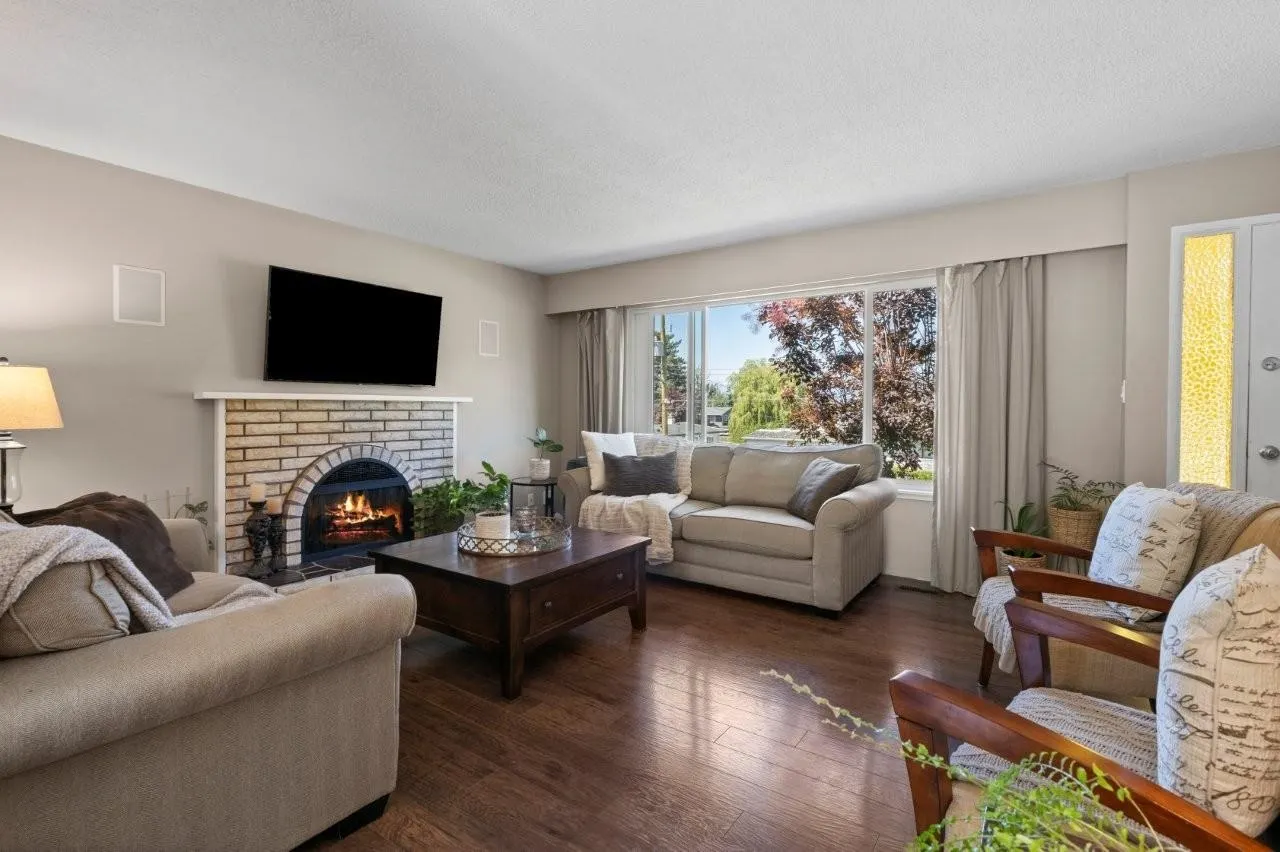 34448 Eton Crescent