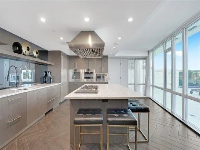 #2008 210 Salter Street