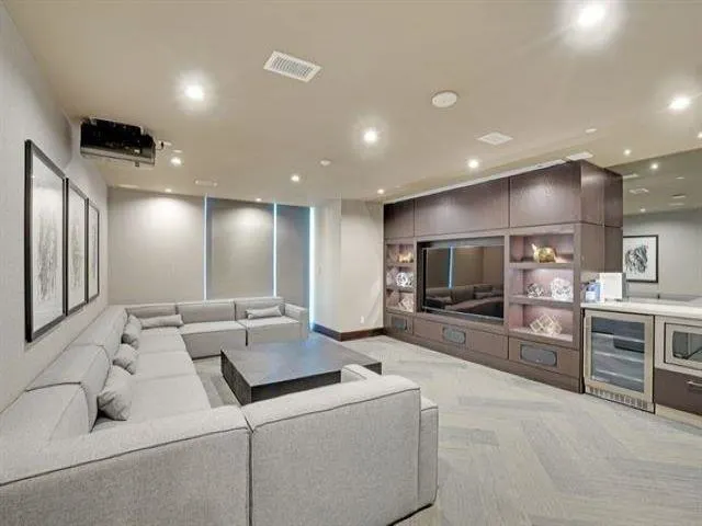 #2008 210 Salter Street