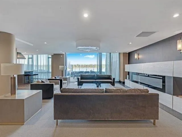 #2008 210 Salter Street