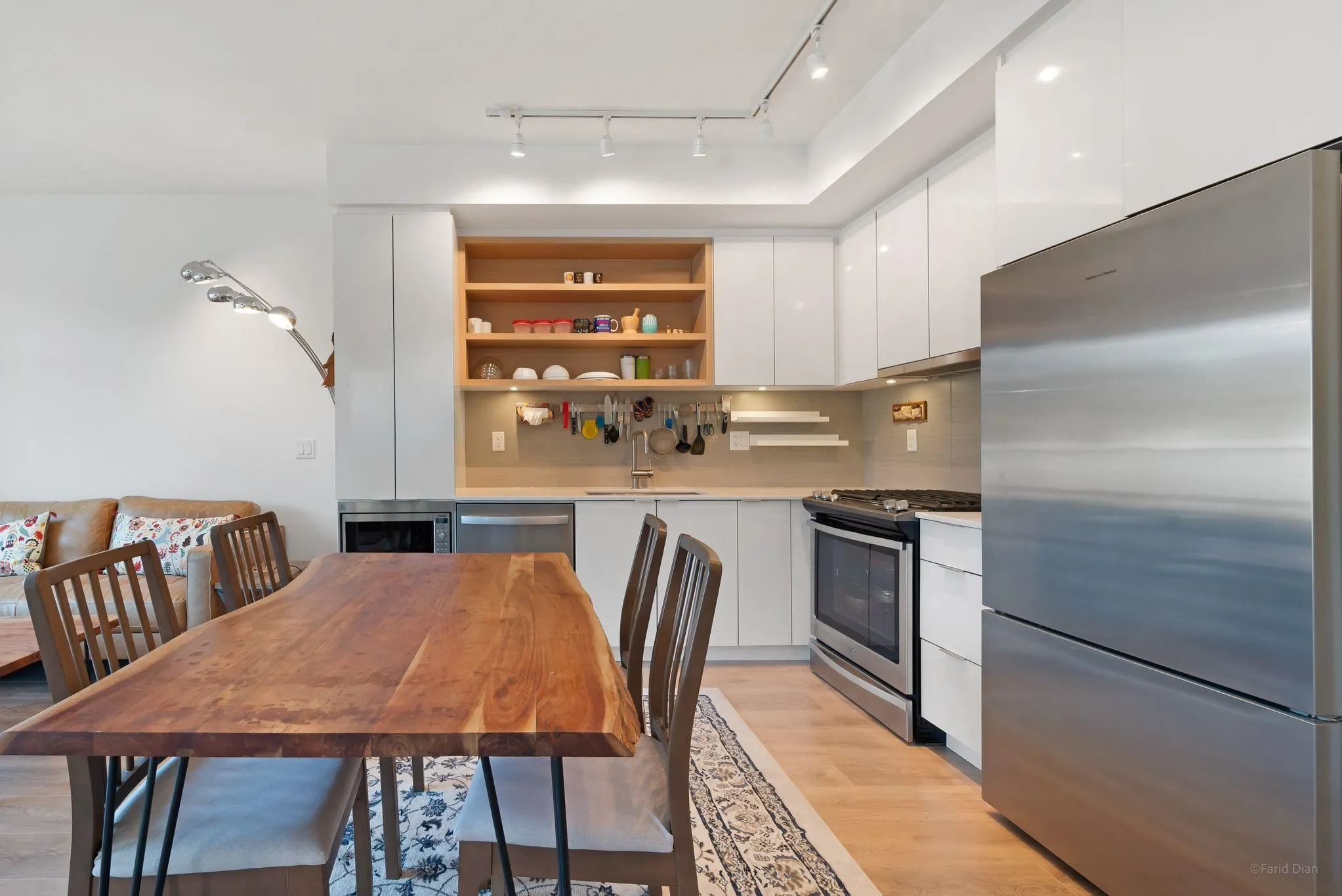 520 725 Marine Drive
