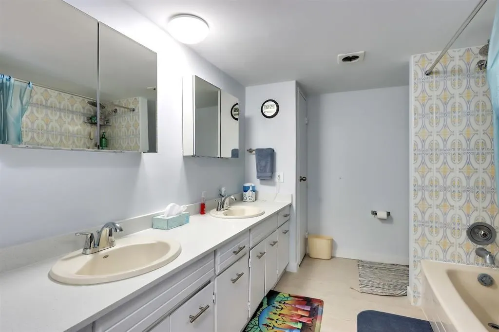 1707 6651 Minoru Boulevard