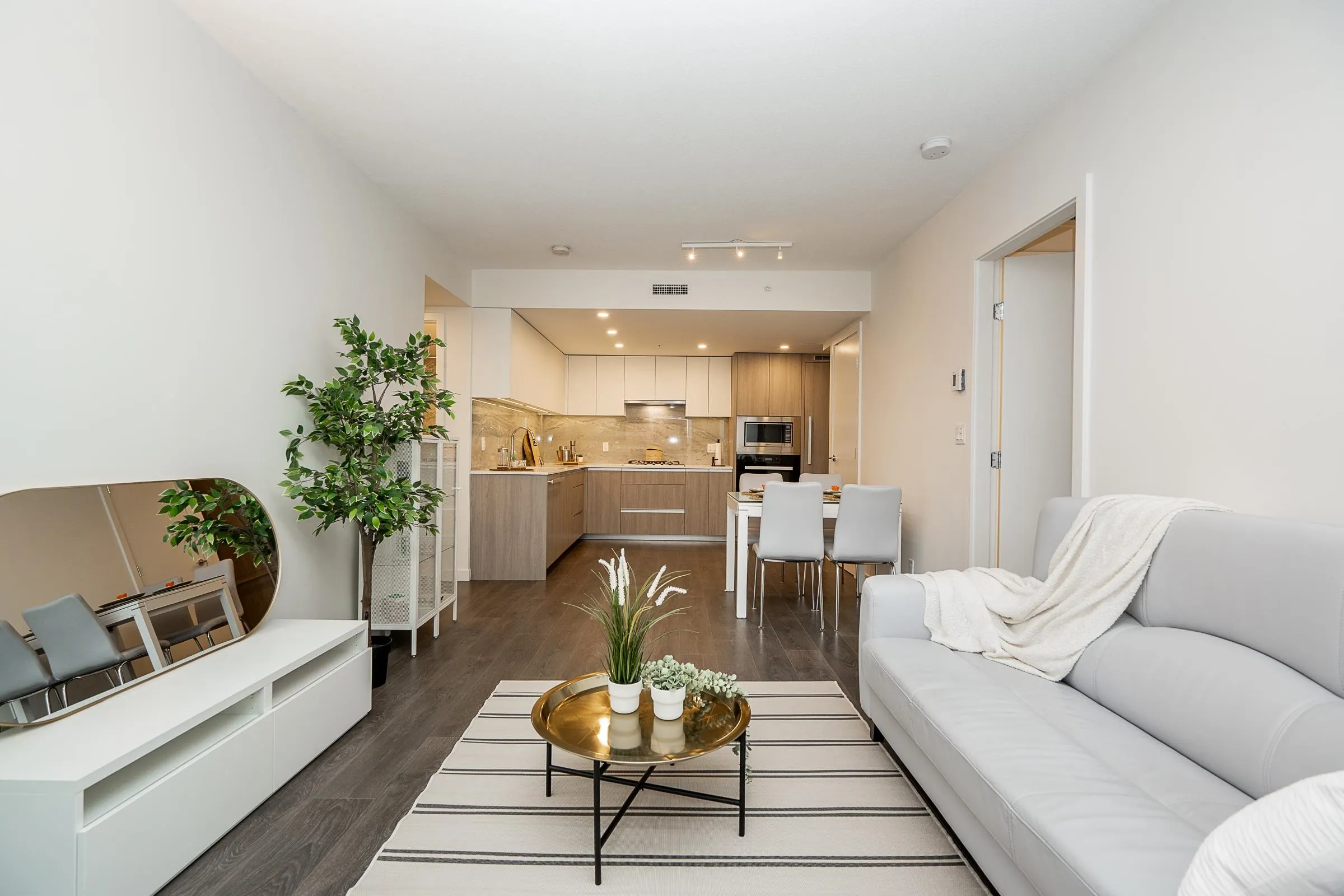 403 6633 Buswell Street