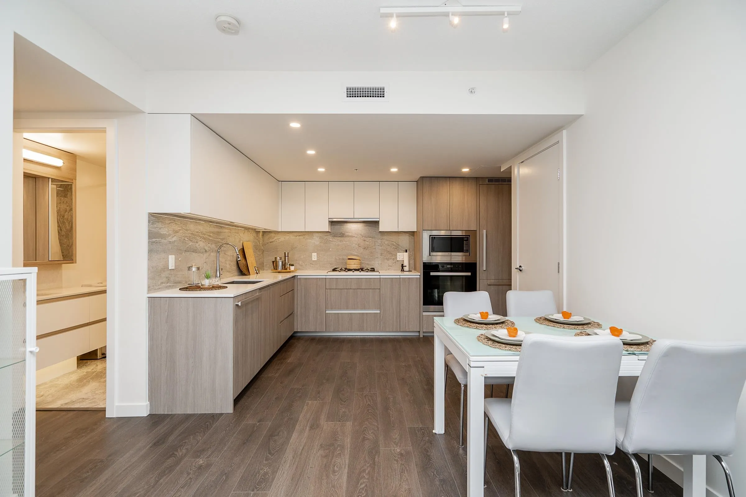 403 6633 Buswell Street