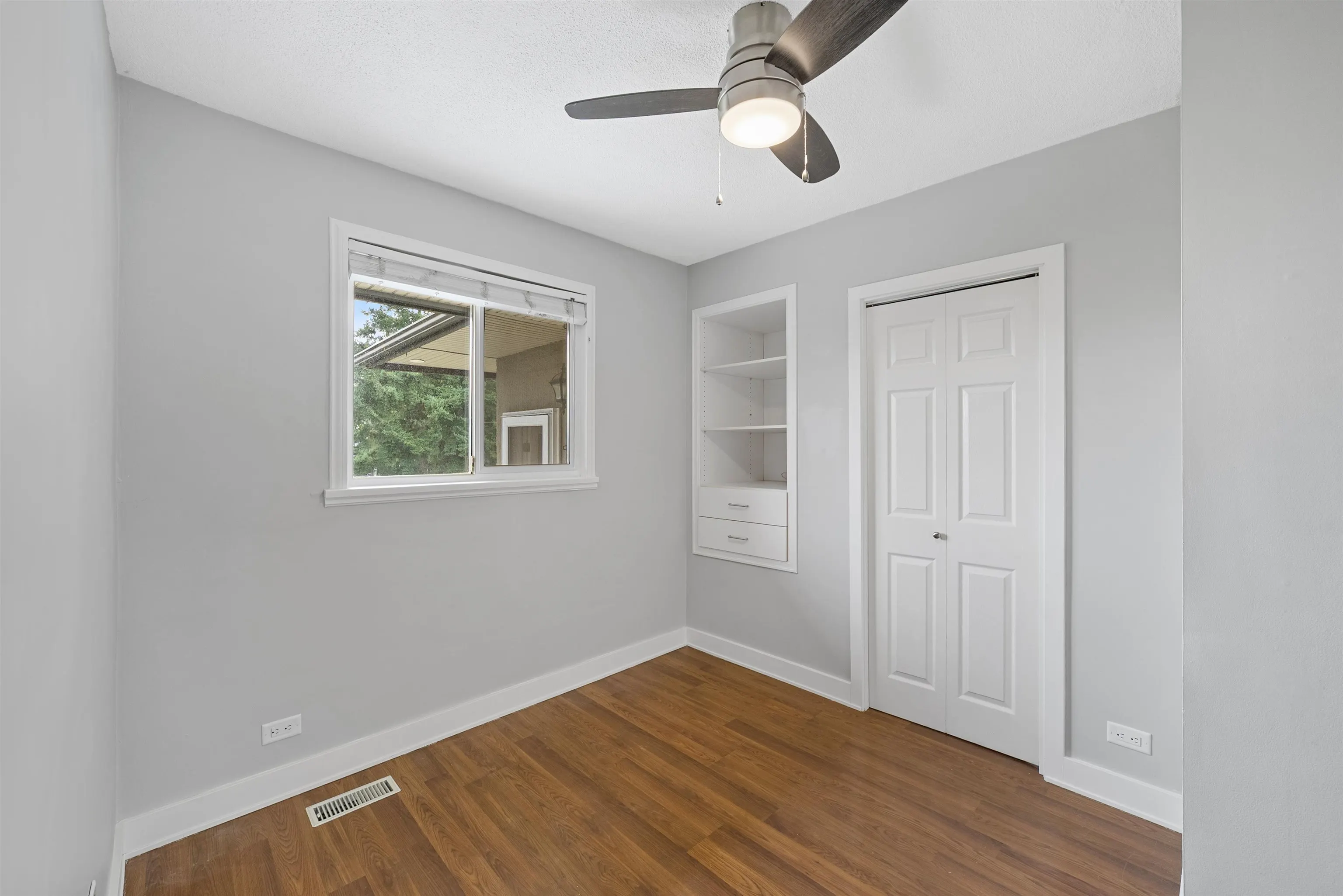 1137 Cloverley Street