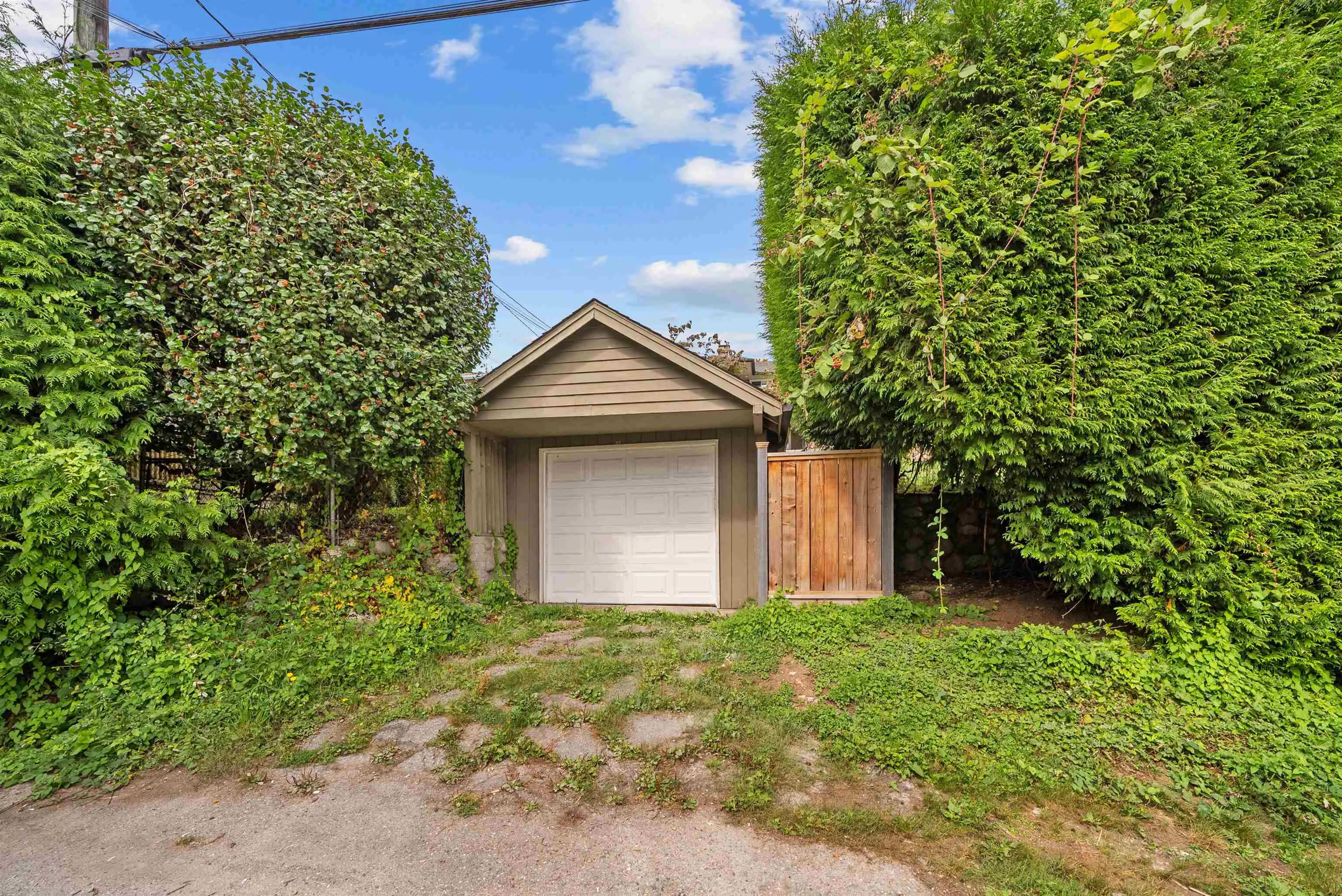 1137 Cloverley Street