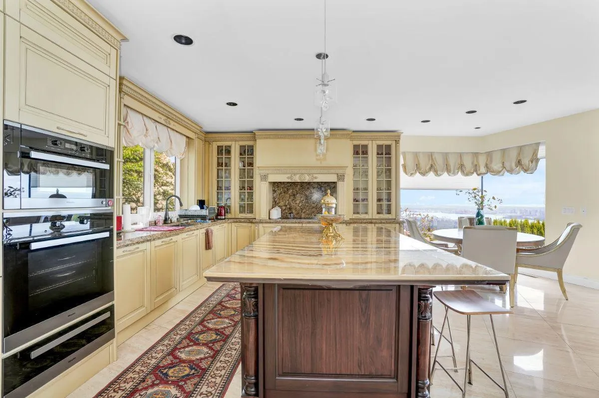 1409 Chartwell Drive