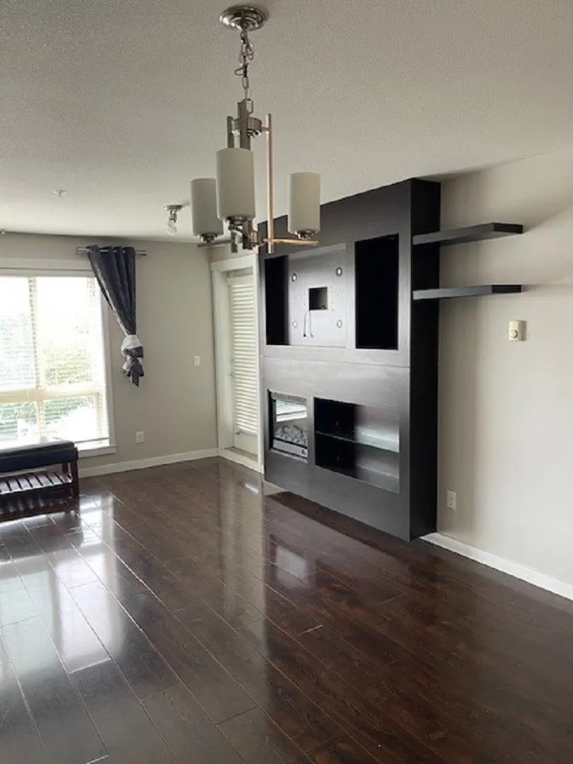 205 22318 Lougheed Highway