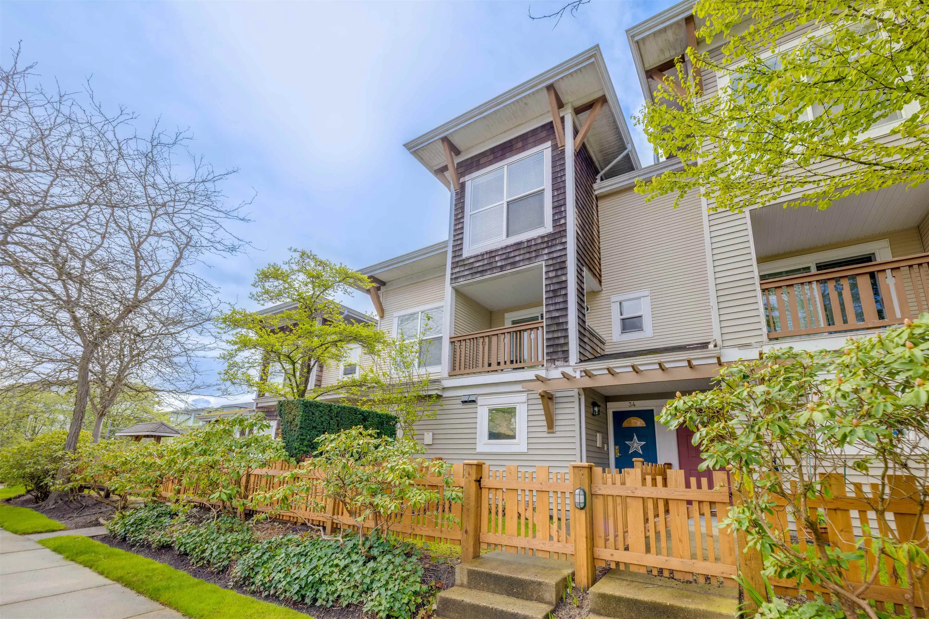 34 7111 Lynnwood Drive