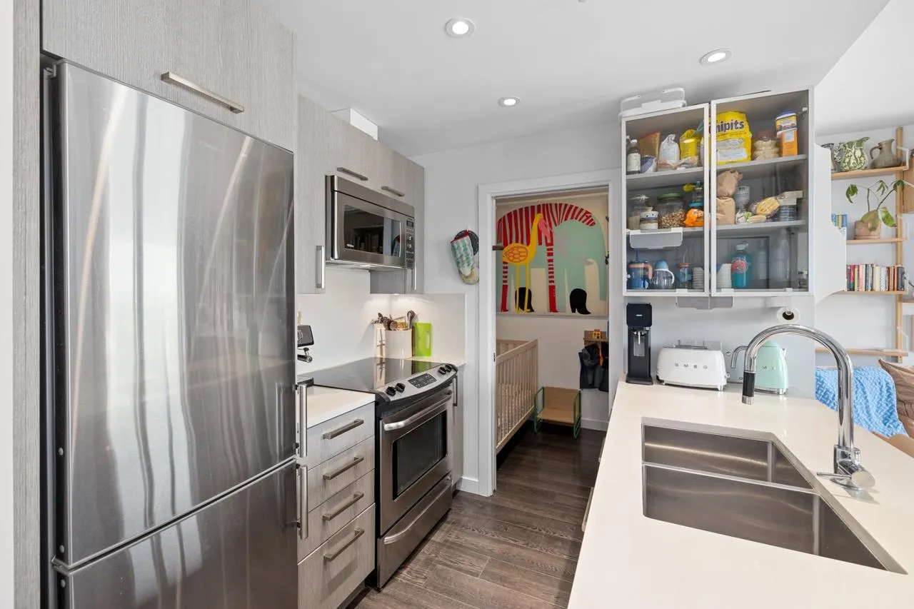 PH1 933 E Hastings Street