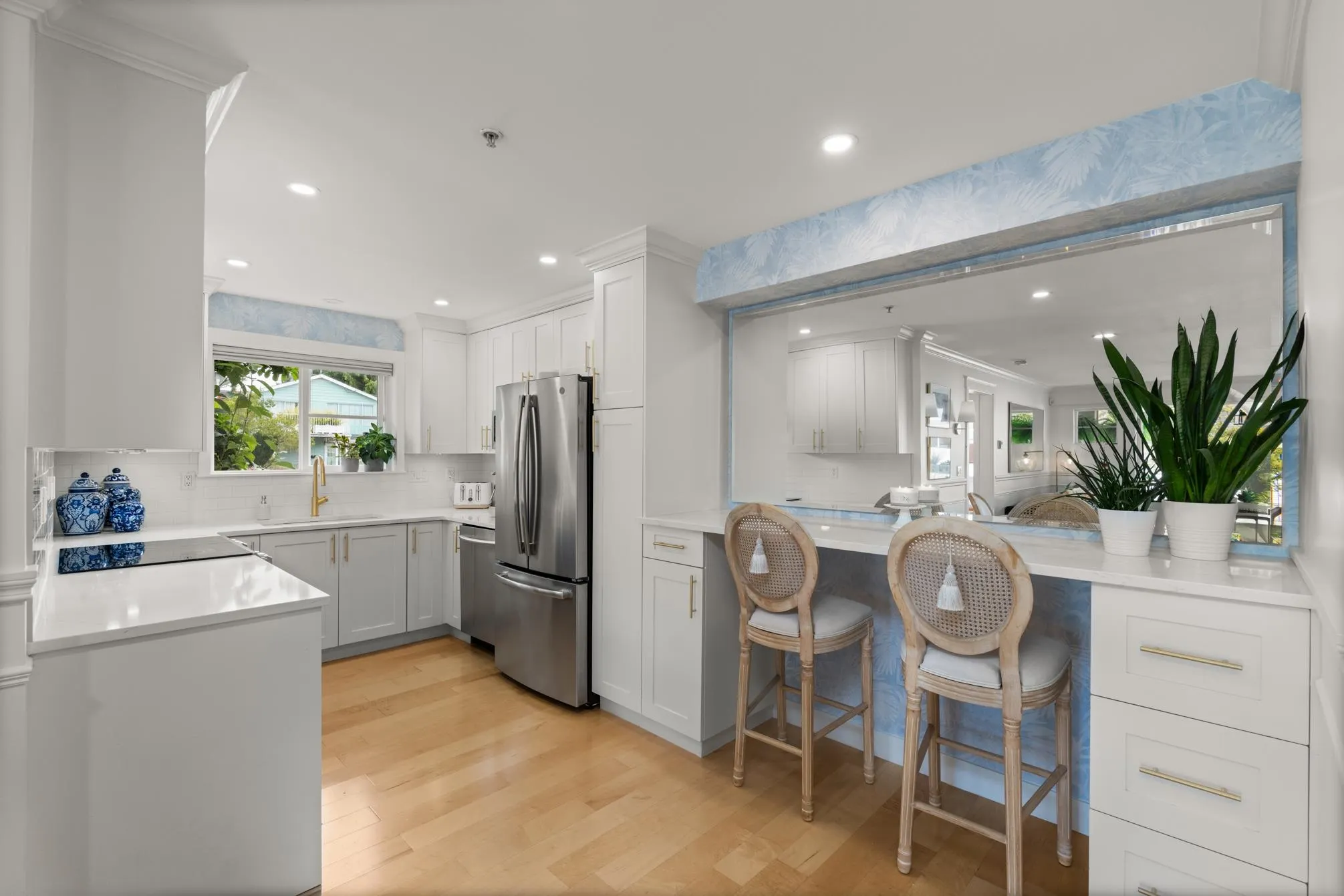 203 15621 Marine Drive