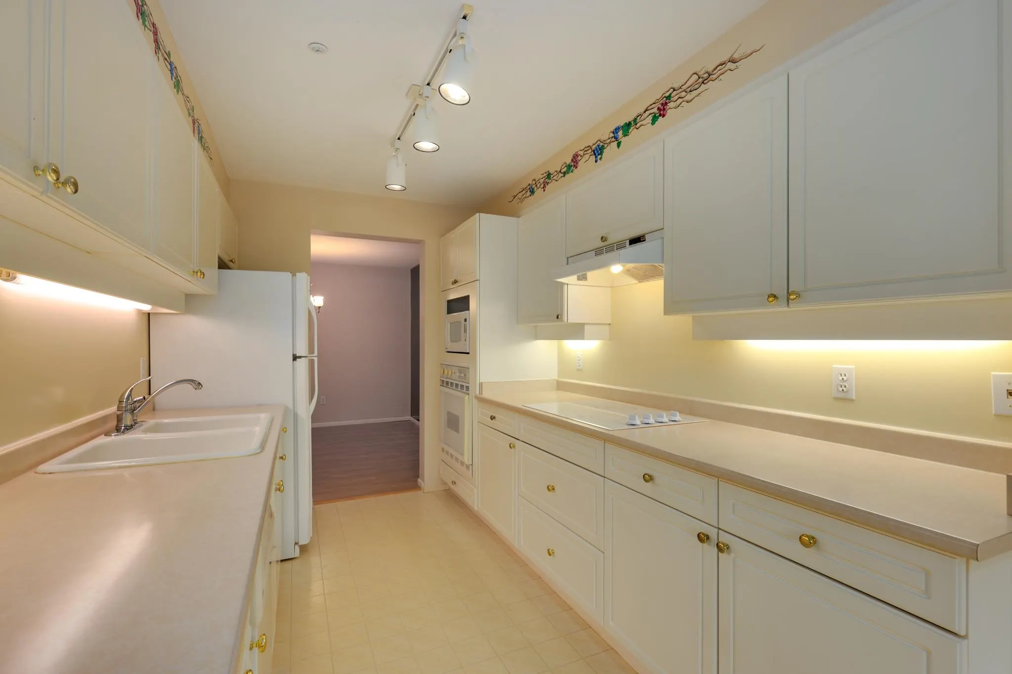 104 3690 Banff Court