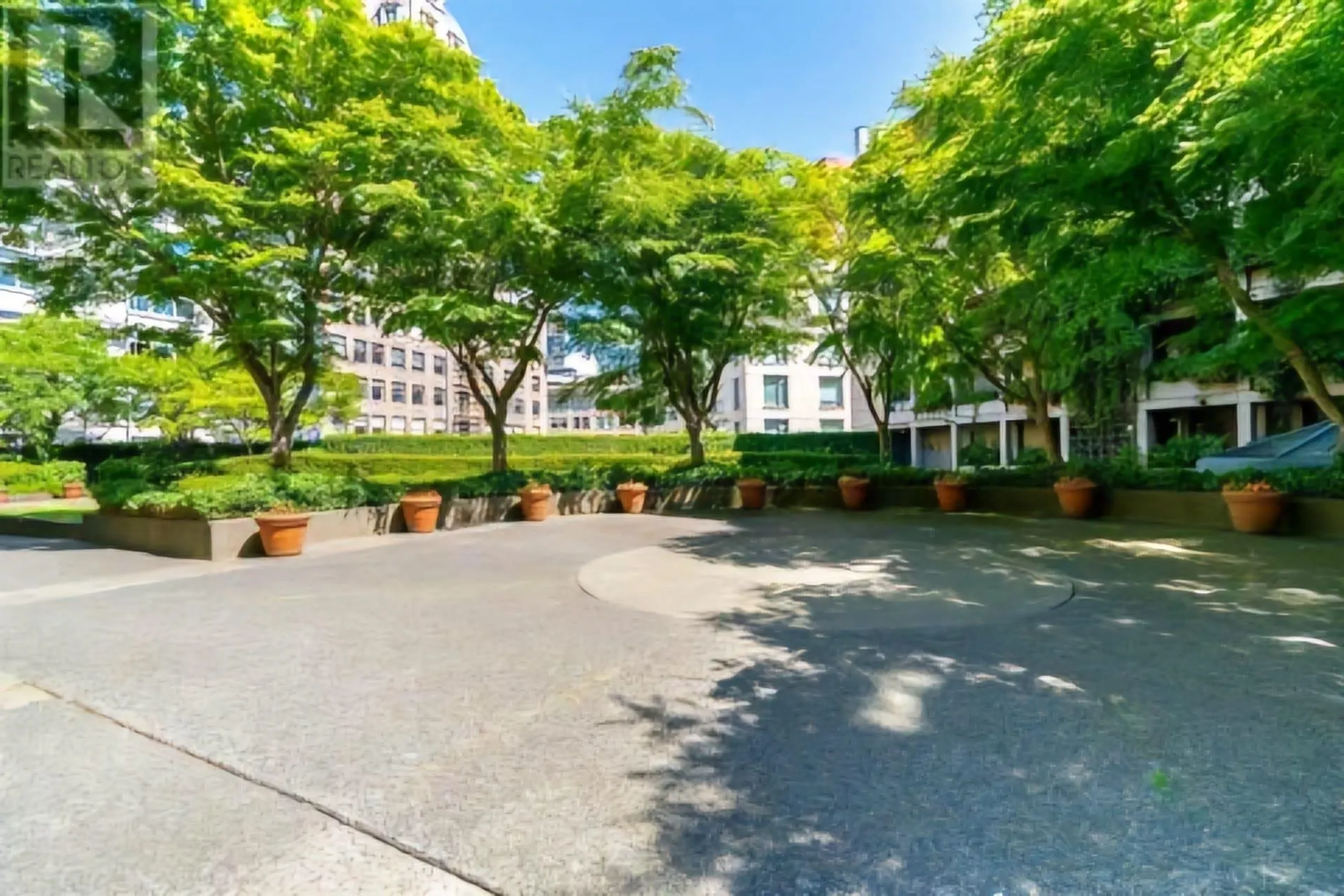 1004 183 Keefer Place