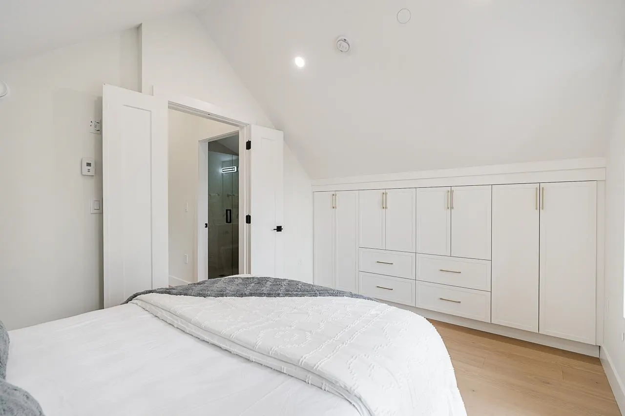 1 5304 Elgin Street