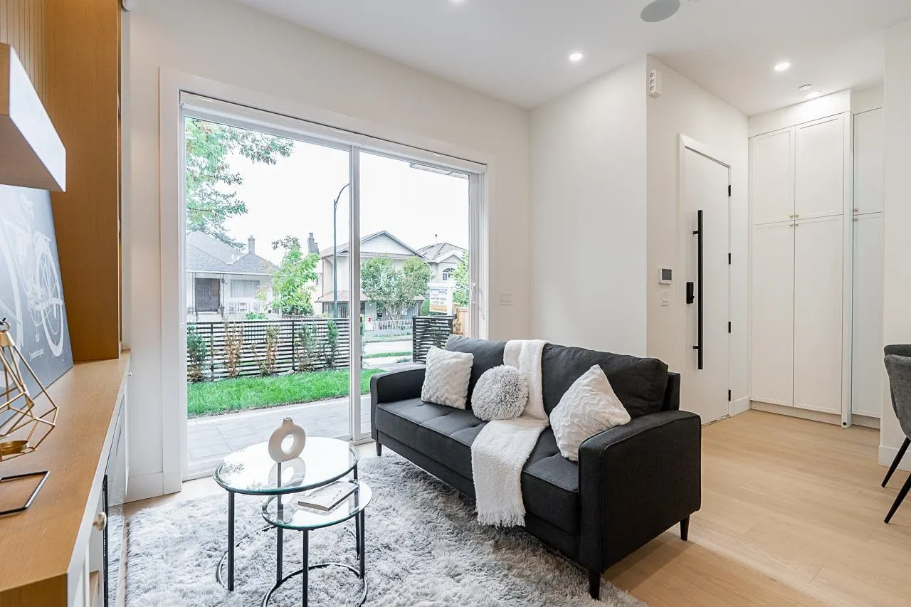 1 5304 Elgin Street