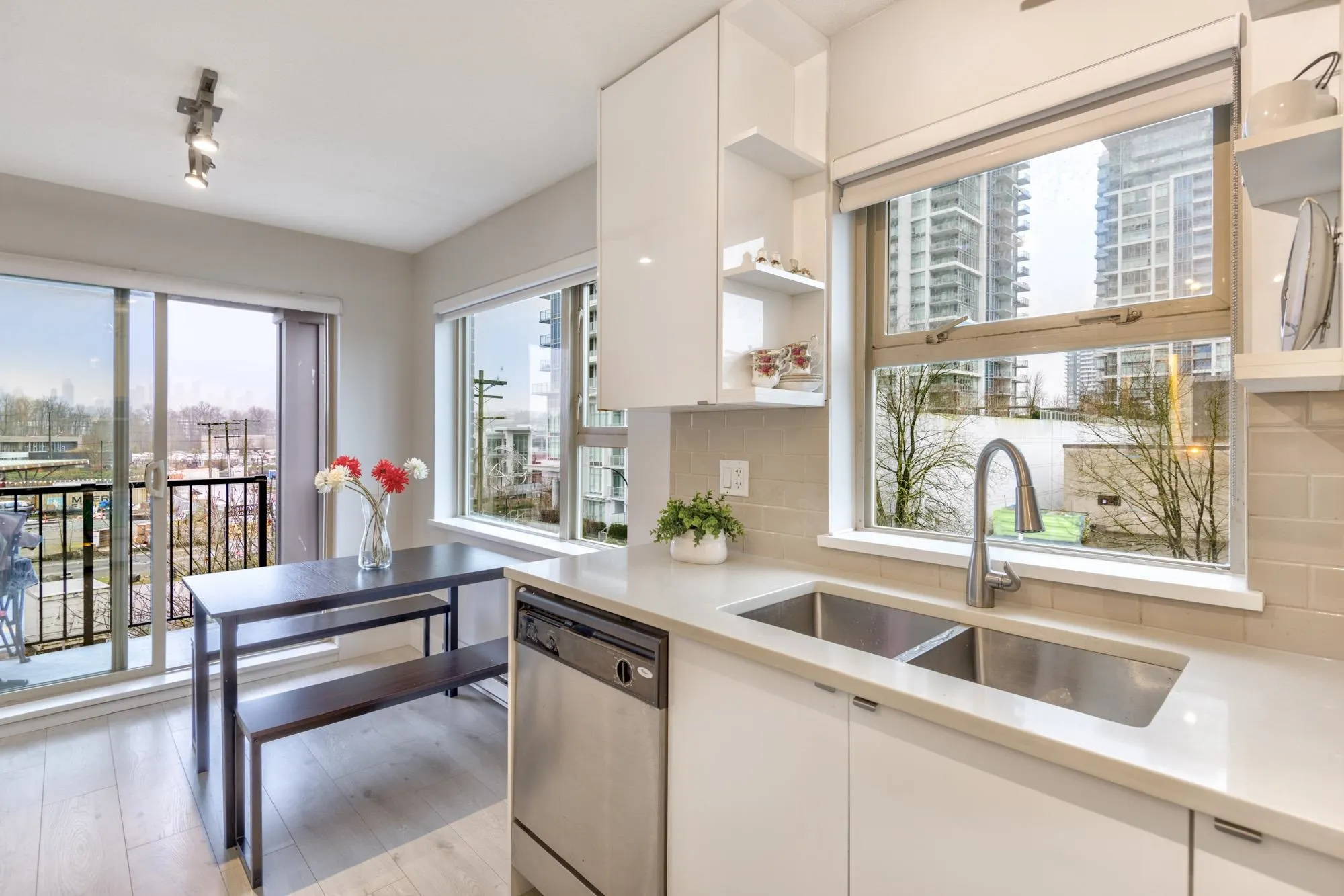 305 4728 Dawson Street