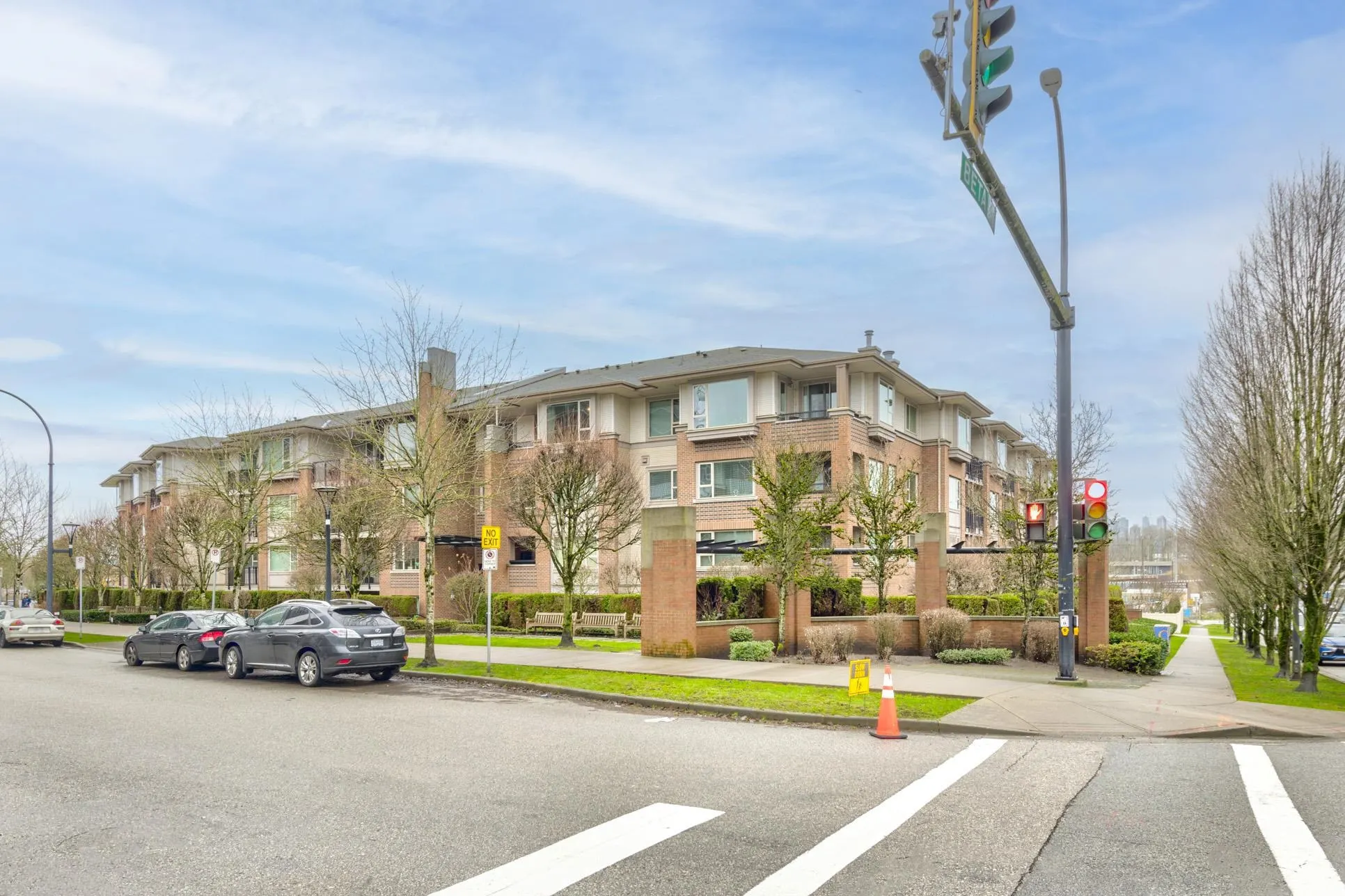 305 4728 Dawson Street