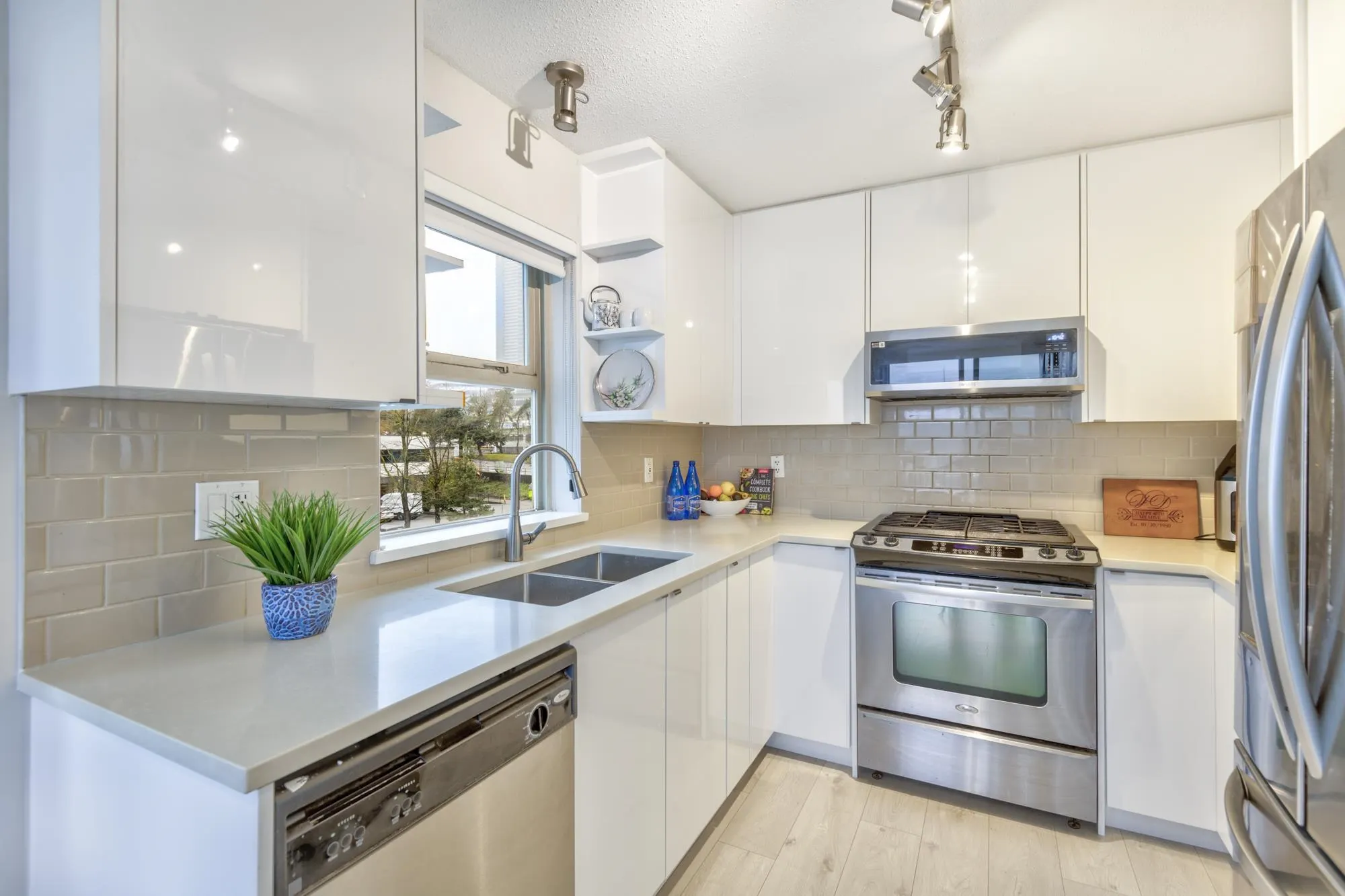305 4728 Dawson Street
