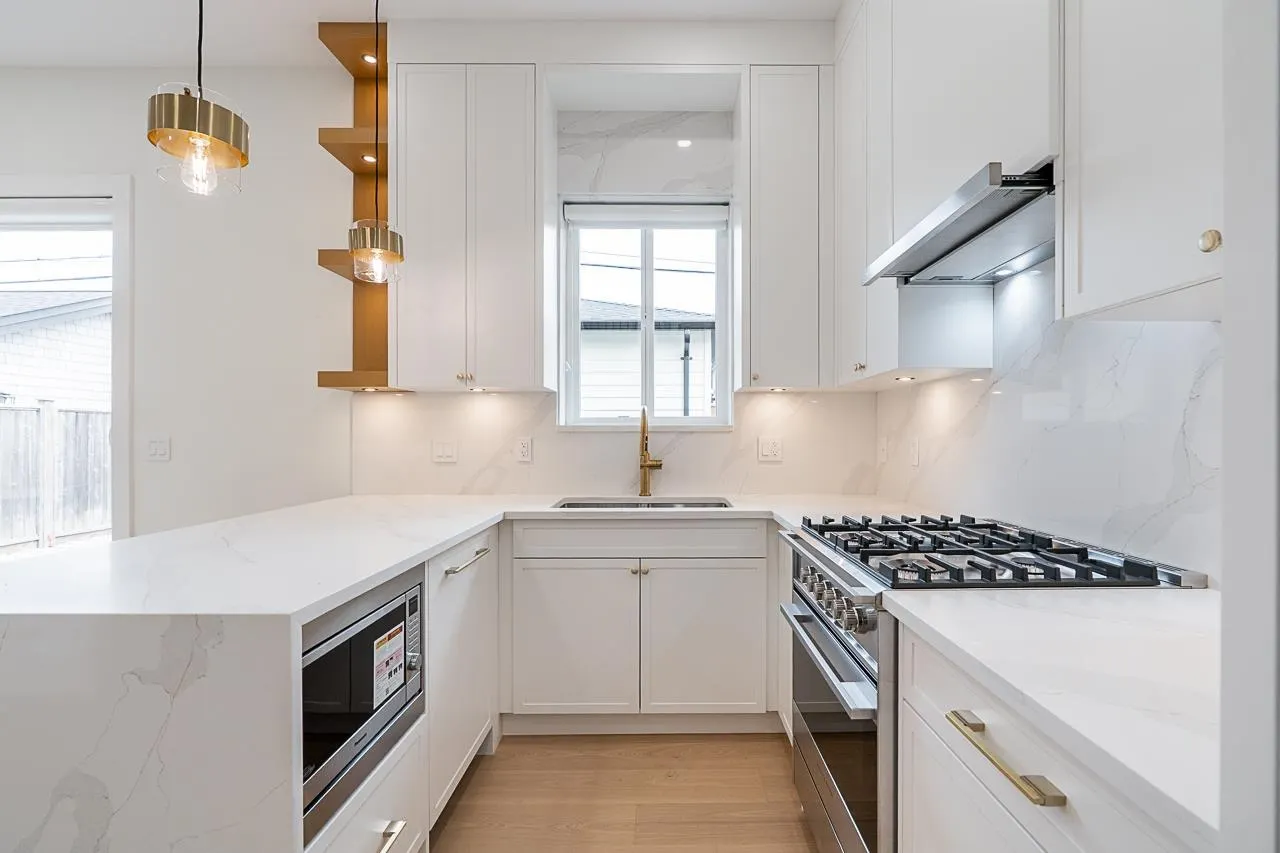 2 5304 Elgin Street