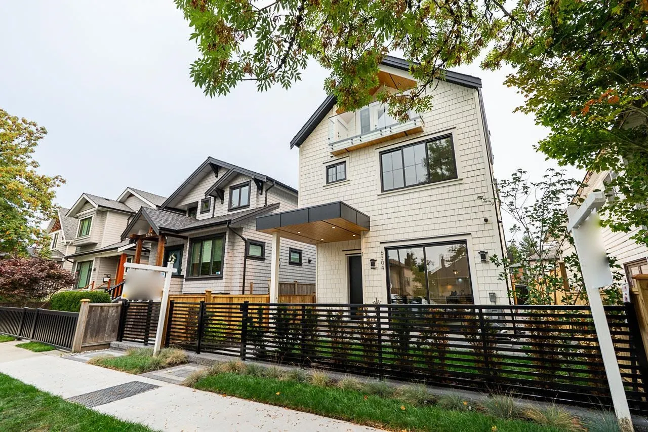 2 5304 Elgin Street