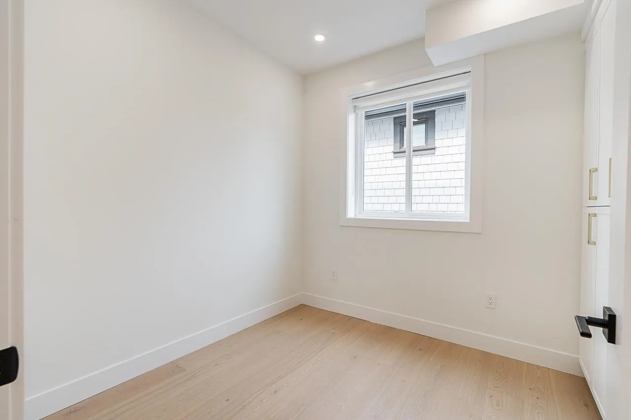 2 5304 Elgin Street