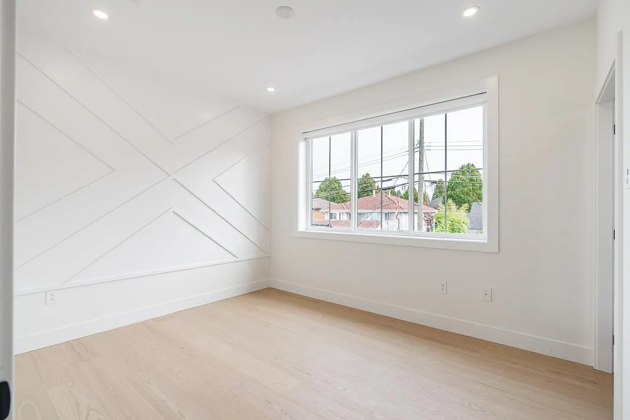 2 5304 Elgin Street