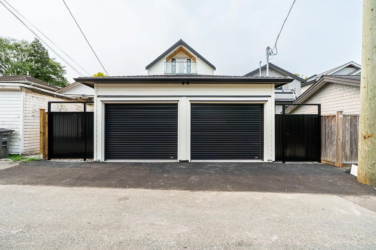 2 5304 Elgin Street