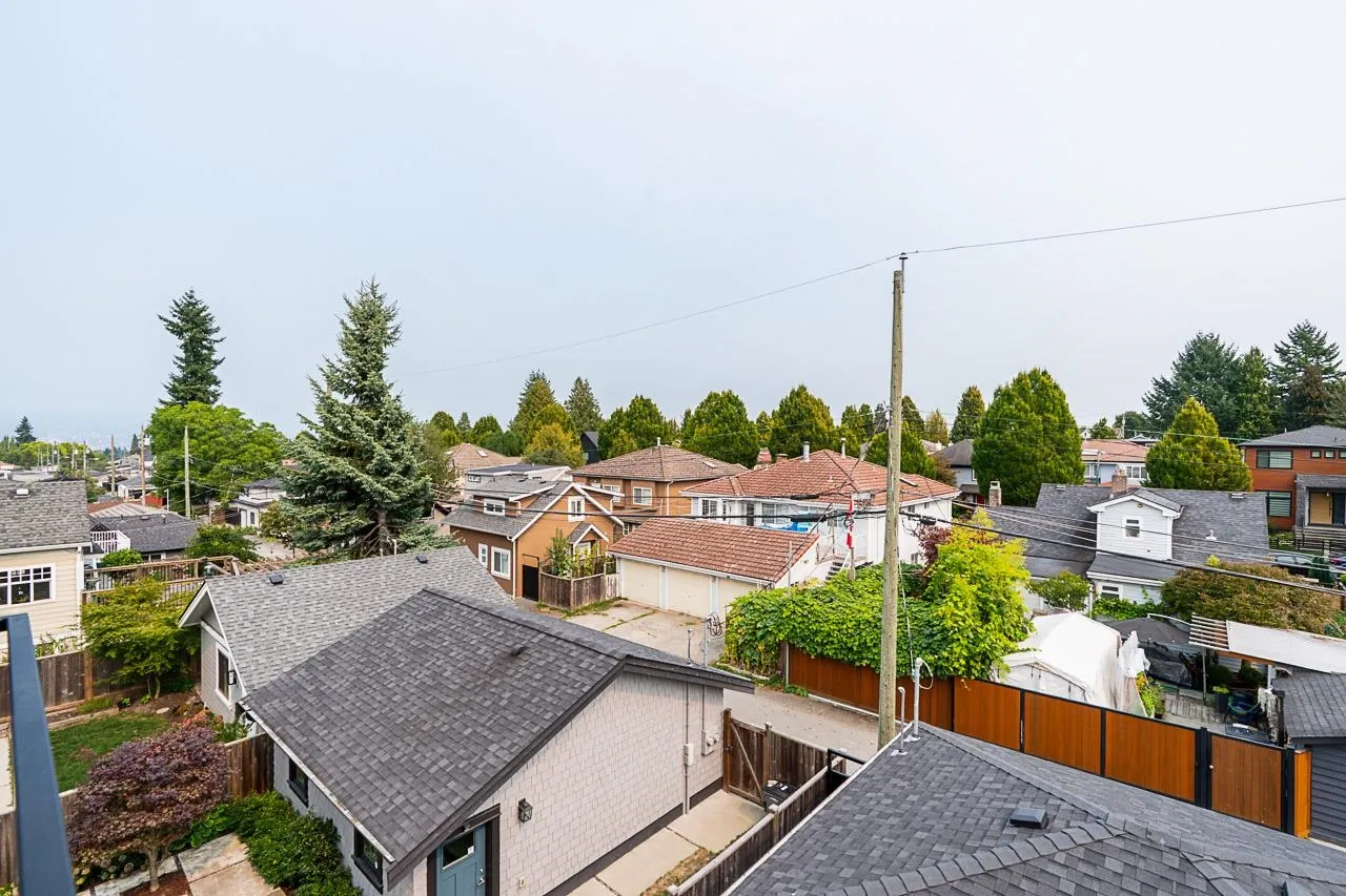 2 5304 Elgin Street