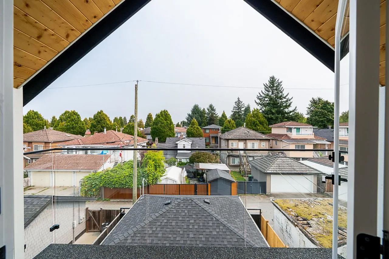 2 5304 Elgin Street