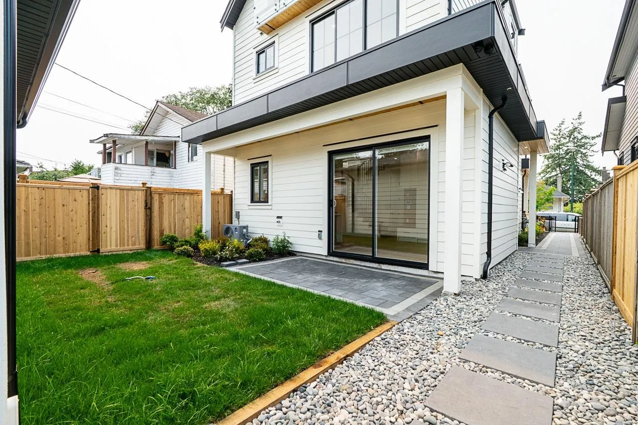 2 5304 Elgin Street