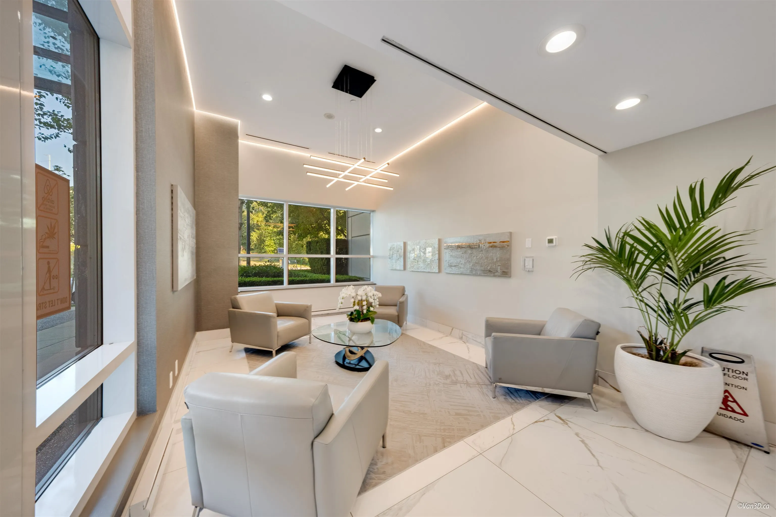 905 638 Beach Crescent