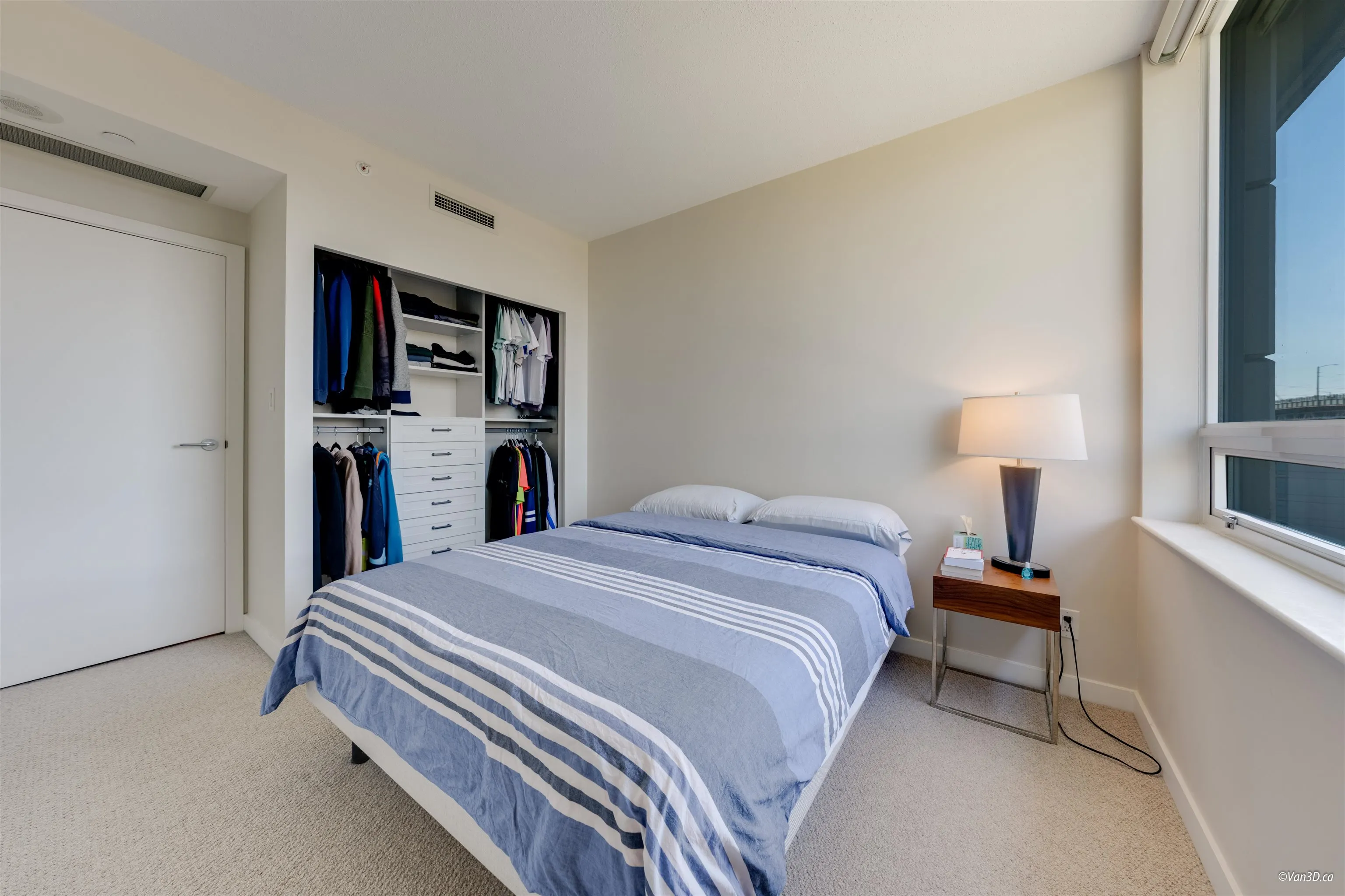 905 638 Beach Crescent