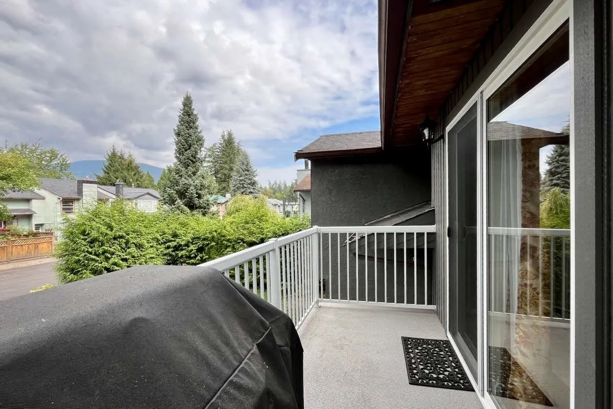 3202 Salt Spring Avenue