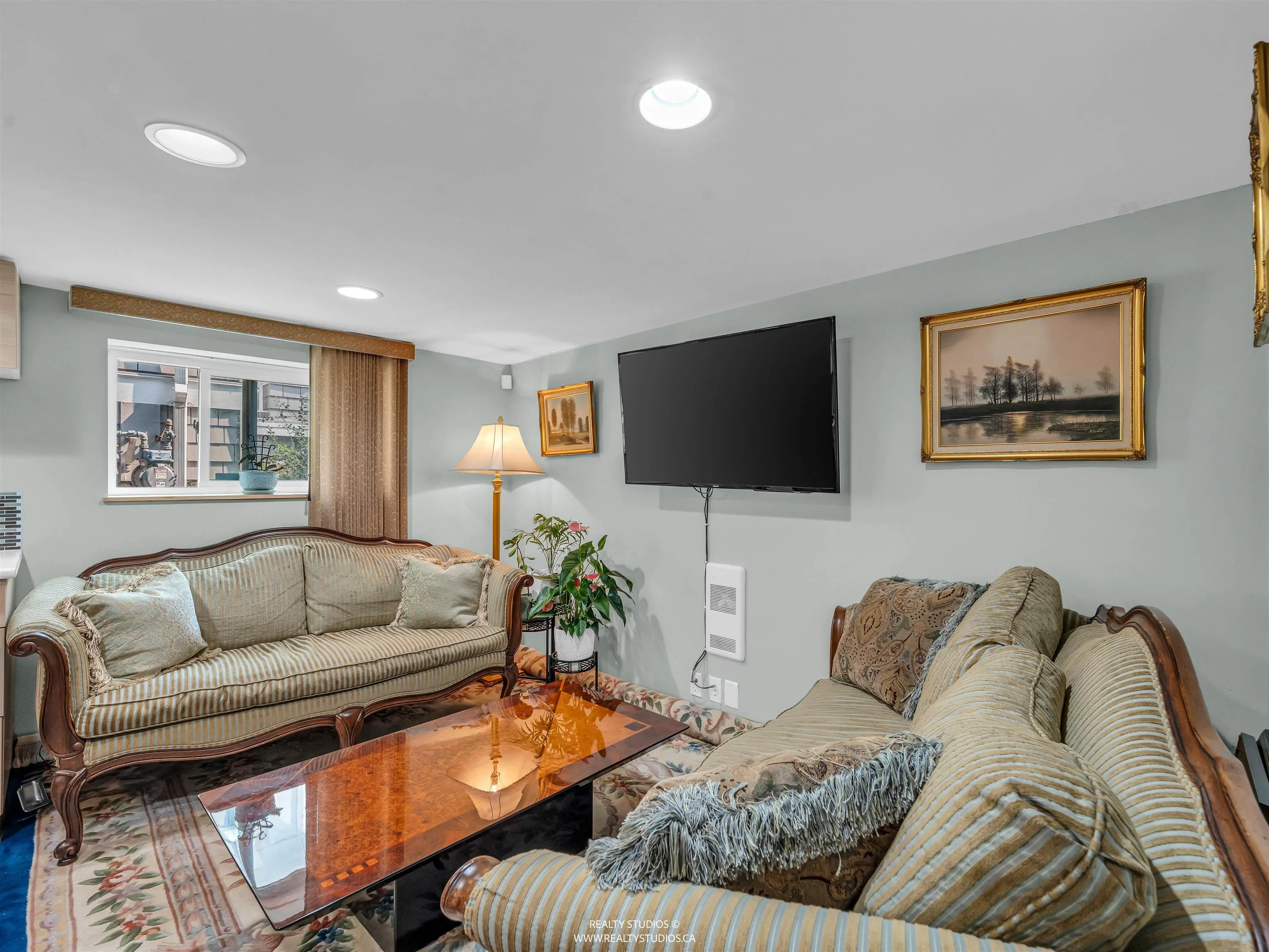 661 W 20th Avenue