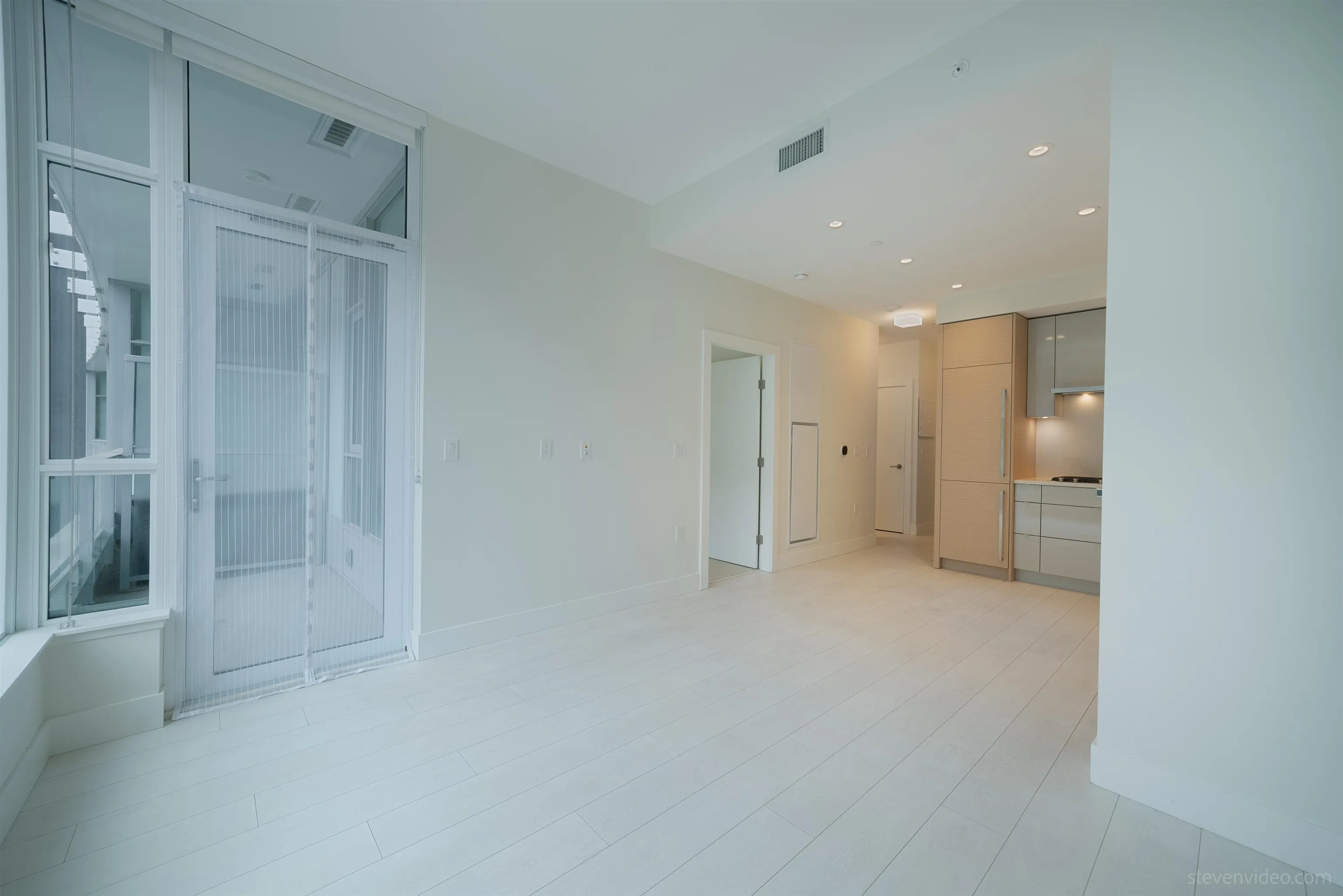 416 3438 Sawmill Crescent