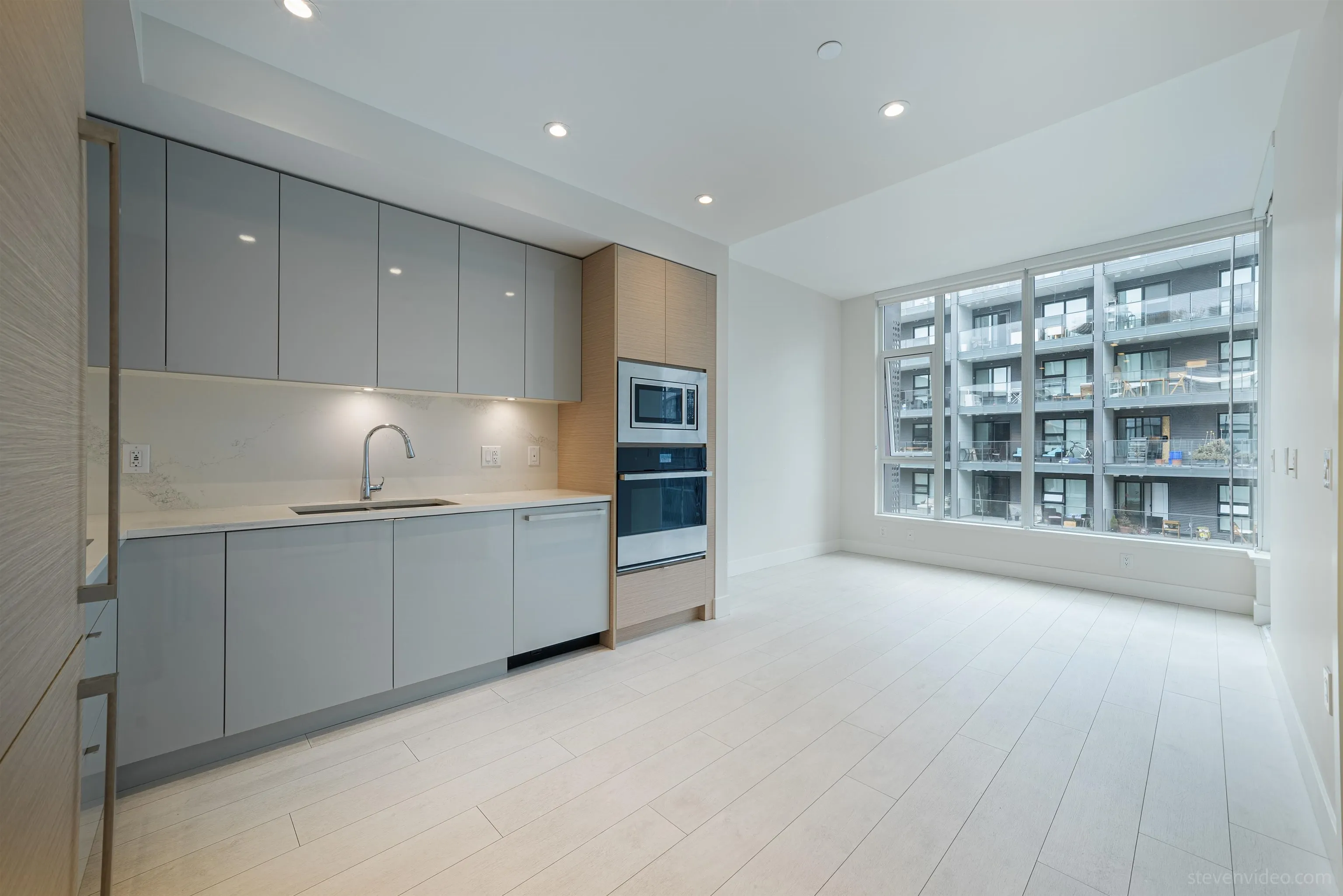 416 3438 Sawmill Crescent