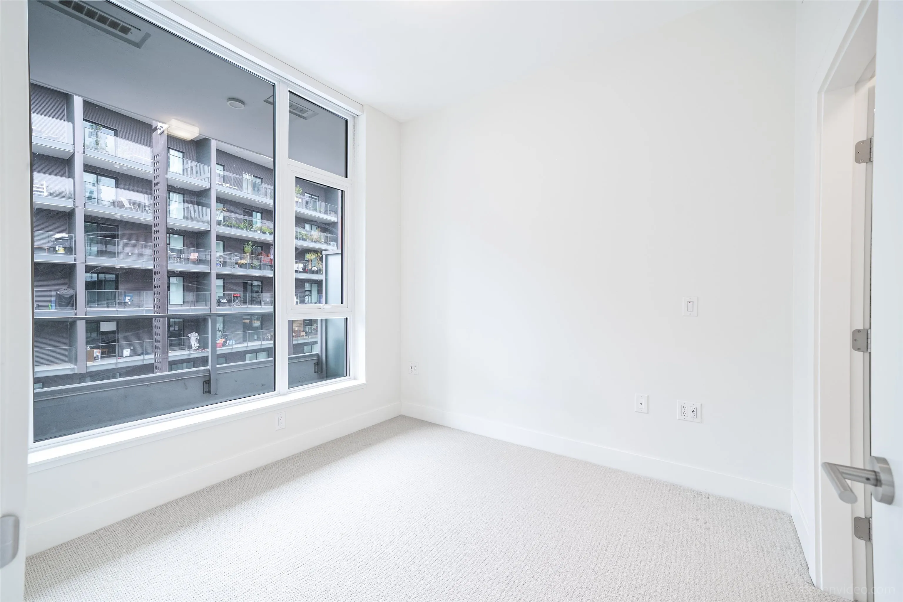 416 3438 Sawmill Crescent