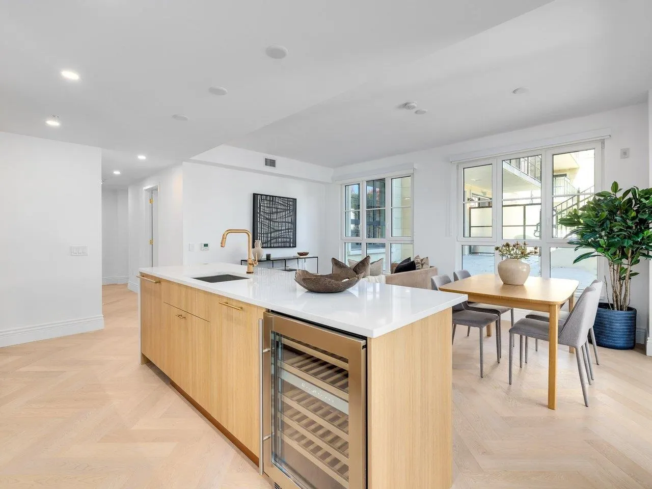 203 2096 W 47th Avenue