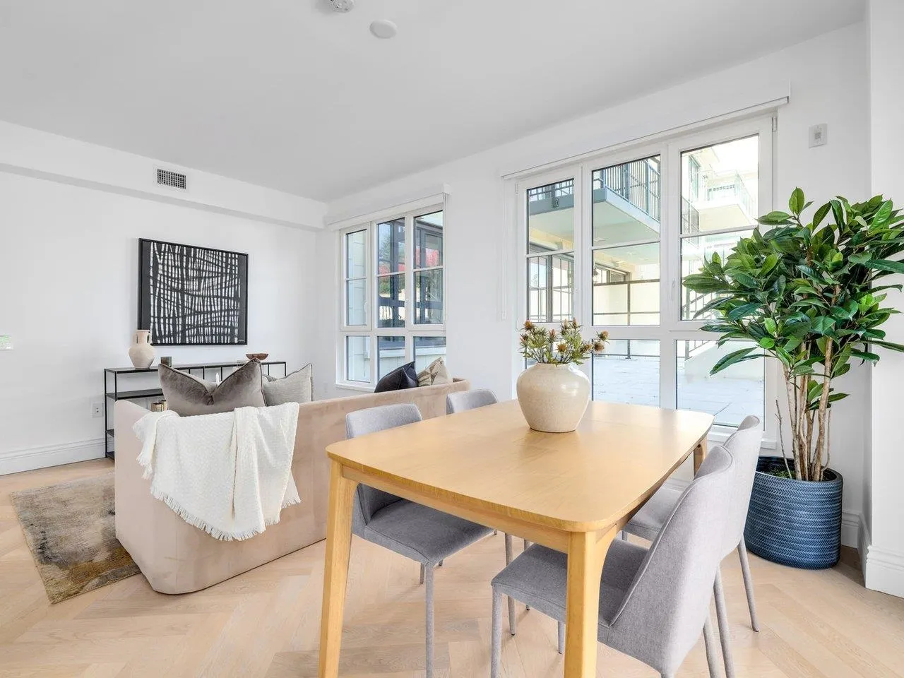 203 2096 W 47th Avenue