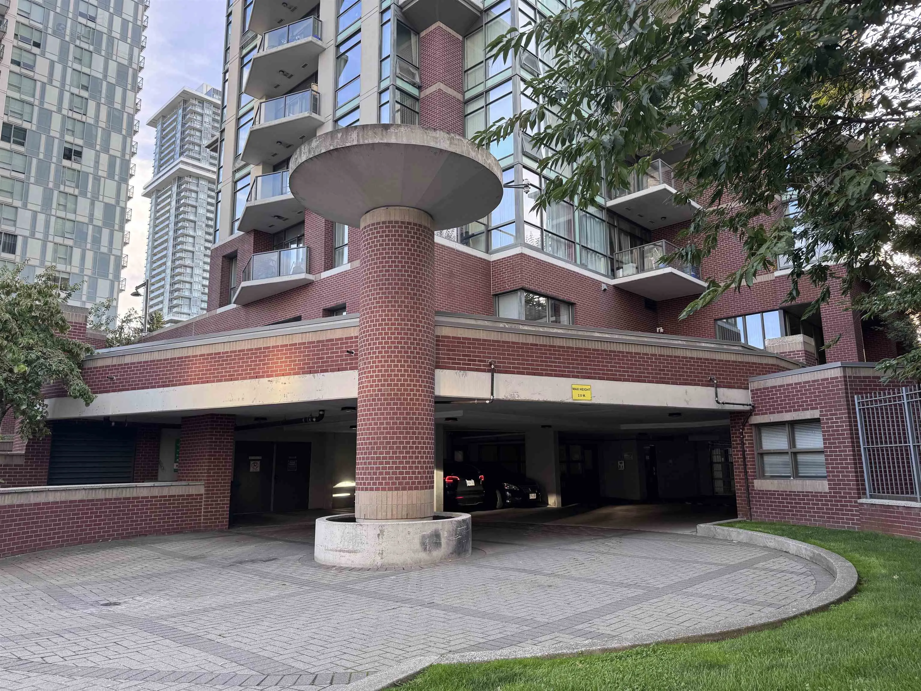 1604 13399 104th Avenue