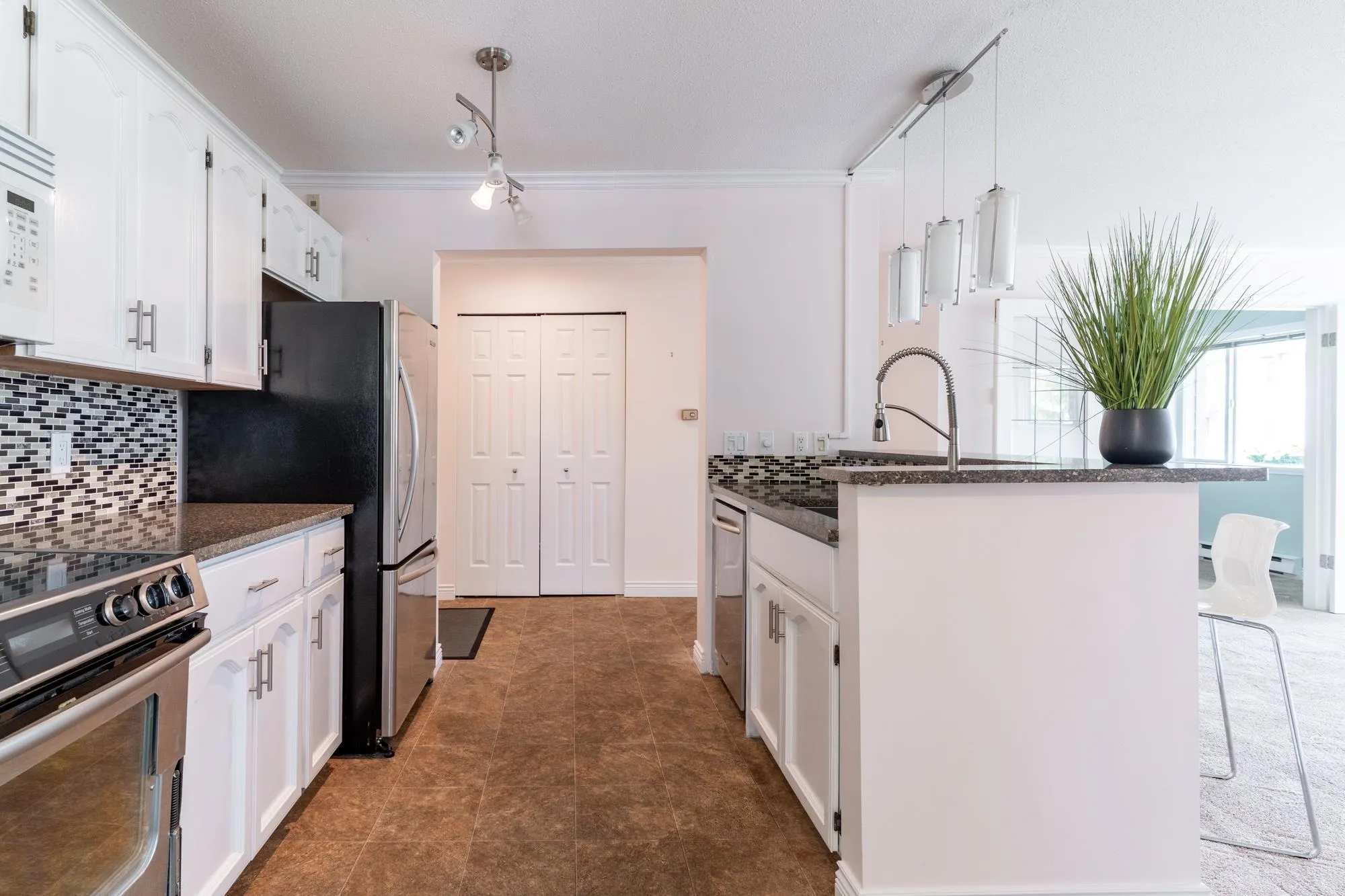 208 13965 16 Avenue