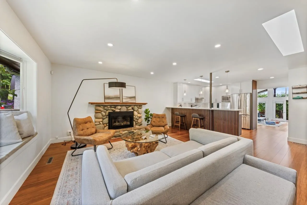 13044 14 Avenue