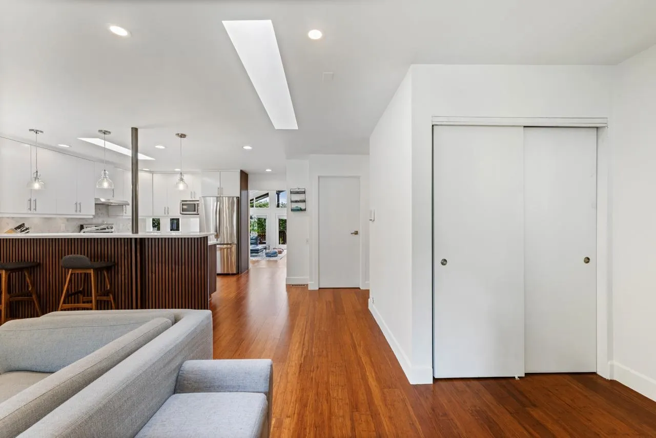 13044 14 Avenue