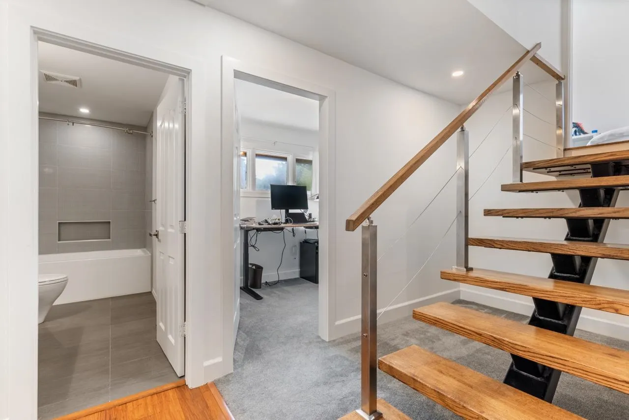 13044 14 Avenue