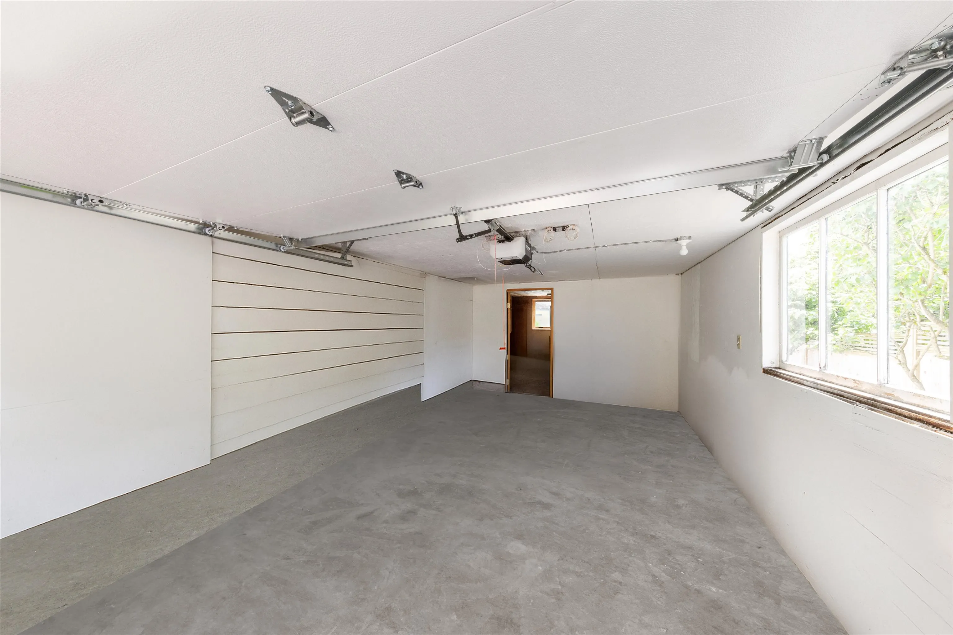 13044 14 Avenue