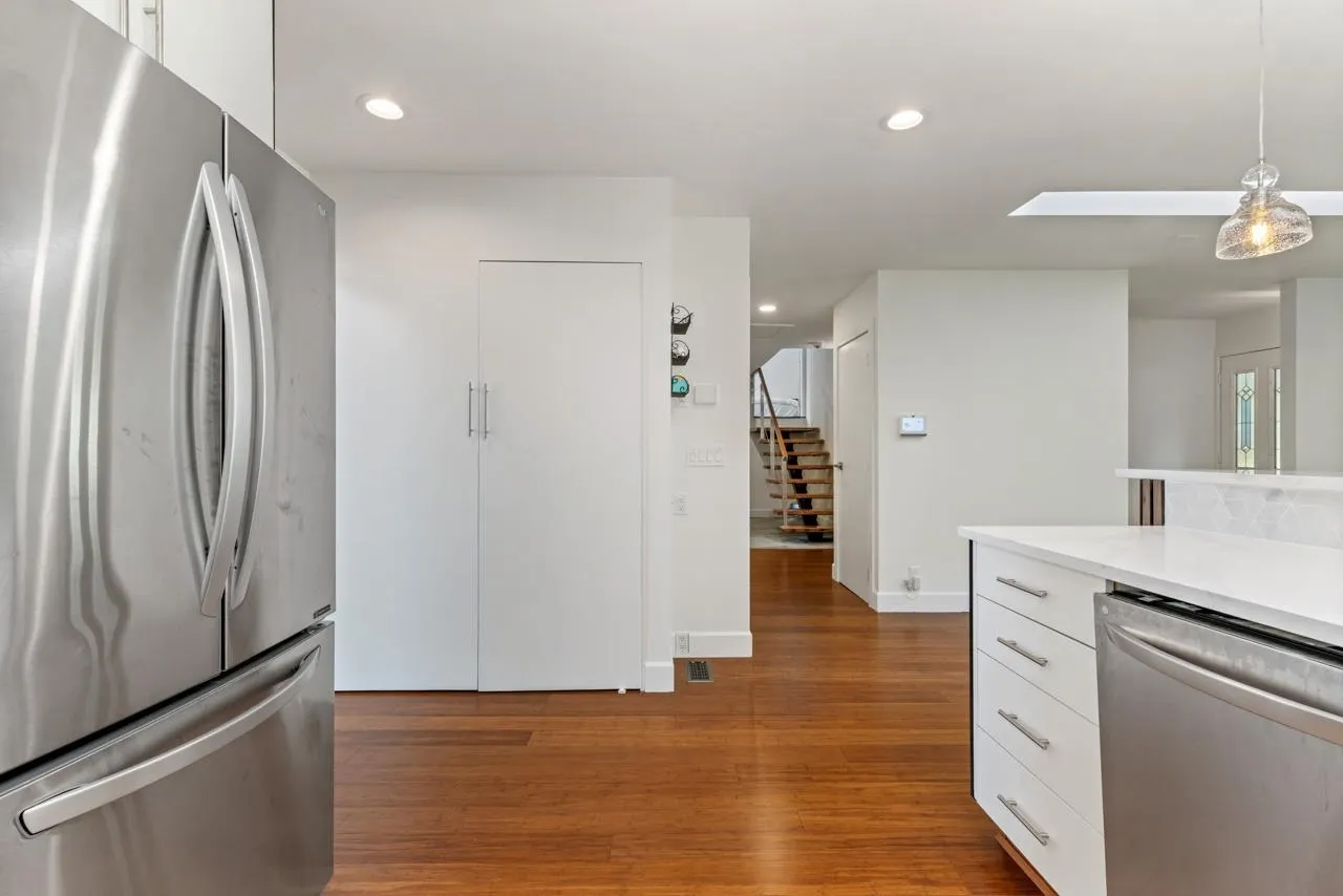 13044 14 Avenue